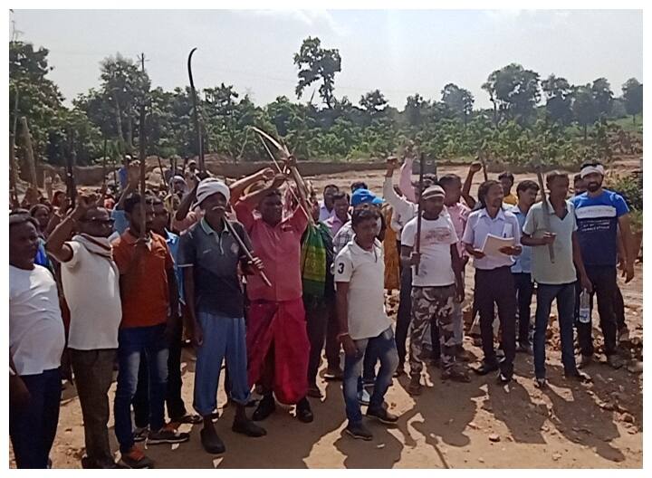 Jharkhand Villagers came with weapons in their hands to stop the work of forest department, JCB machines seized ann Jharkhand: हाथों में हथियार लेकर वन विभाग का काम रोकने पहुंचे ग्रामीण, जेसीबी मशीन किए गए जब्त
