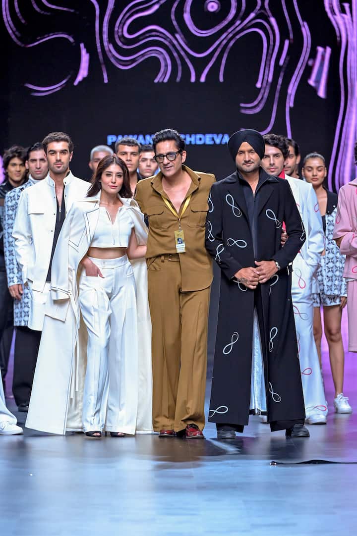 In addition, Pawan Sachdeva’s “Infinity” collection was all about timeless, futuristic creativity at Lakmé Fashion Week in partnership with FDCI. Displaying a line of 30 finely crafted, layered ensembles in fluid fabrics, the base of the colour story was black that symbolised the unknown space, while the cosmic elements with hints of green and peach, brought forth the endless sky aspect. (Image Source: PR Handout)