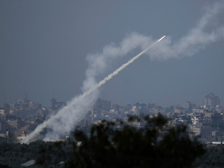 Israel Hamas War: इजरायल-हमास जंग में अब तक 4200 से अधिक लोगों की गई जान, हिजबुल्लाह ने भी किया अटैक, नेतन्याहू बोले- बड़ी कीमत चुकानी पड़ेगी