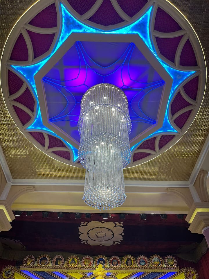 Every year, the club unveils a distinctive and extravagant theme that transforms the Sreebhumi playground into a dazzling spectacle with opulent lighting and decorations. (Image Source: Shreya Khandelwal)