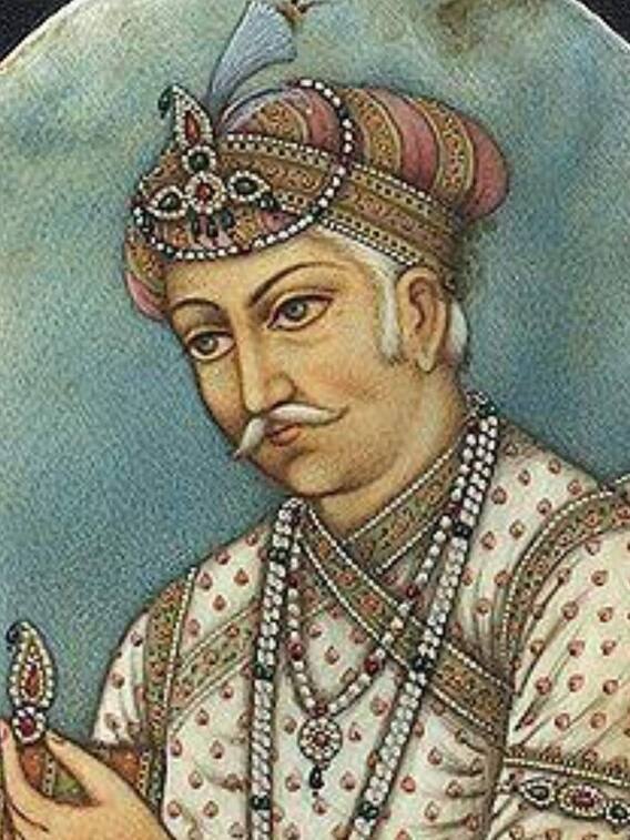 अकबर की पहचान- नाक के बाईं तरफ मटर के दाने...