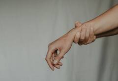 Health Tips :  हातापायाचं दुखणं कमी करण्यासाठी उपाय , पाहा