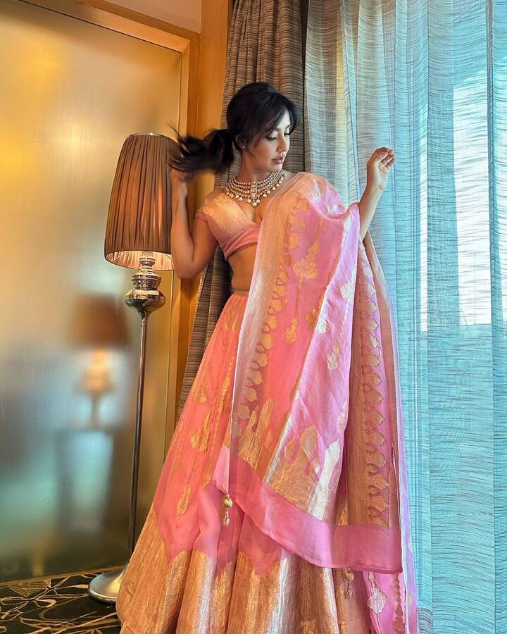 અભિનેત્રી નેહા શર્માએ ખૂબ જ શાનદાર તસવીરો શેર કરી છે.