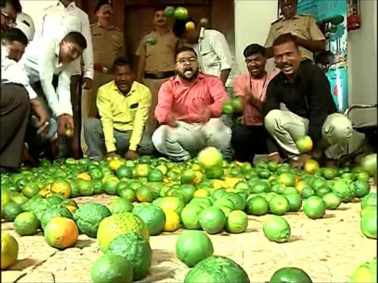 Amravati maharashtra prahar sanghatana protest for orange growers farmers said  The District Collector behaved rudely detail marathi news Amravati News : 'जिल्हाधिकाऱ्यांनी दिली उद्धट वागणूक' ,अमरावतीमधील जिल्हाधिकारी कार्यालयावर धडकलेल्या प्रहार संघटना आणि संत्रा उत्पादक शेतकऱ्यांचा आरोप