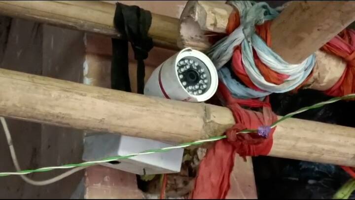 জুন মাস থেকে শুরু করেছিলেন রুপোর ঠাকুর তৈরি। প্রতিদিন একটু একটু করে এগিয়েছে কাজ। নিখুঁত থেকে আরও নিখুঁত করে তুলেছেন ।