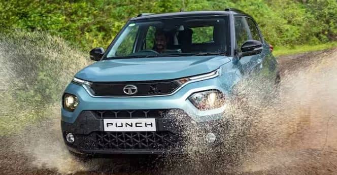 ਇਸ ਸੂਚੀ ਵਿੱਚ ਸਭ ਤੋਂ ਦੂਰ ਨਾਮ ਟਾਟਾ ਦੀ ਮਾਈਕ੍ਰੋ SUV ਟਾਟਾ ਪੰਚ ਹੈ। ਤੁਸੀਂ ਇਸ ਘਰ ਨੂੰ 6 ਲੱਖ ਰੁਪਏ ਐਕਸ-ਸ਼ੋਰੂਮ ਦੀ ਕੀਮਤ 'ਤੇ ਵੀ ਲਿਆ ਸਕਦੇ ਹੋ। ਤੁਸੀਂ ਇਸ ਨੂੰ ਪੈਟਰੋਲ ਅਤੇ CNG ਦੋਵਾਂ ਵਿਕਲਪਾਂ ਨਾਲ ਵੀ ਖਰੀਦ ਸਕਦੇ ਹੋ। ਇਹ 1199cc ਕਾਰ 26.99 ਕਿਲੋਮੀਟਰ ਪ੍ਰਤੀ ਲੀਟਰ ਤੱਕ ਦੀ ਮਾਈਲੇਜ ਲੈ ਸਕਦੀ ਹੈ। ਇਸ 5 ਸੀਟਰ SUV ਨੂੰ GNCAP ਵਿੱਚ 5 ਸਟਾਰ ਰੇਟਿੰਗ ਮਿਲੀ ਹੈ।