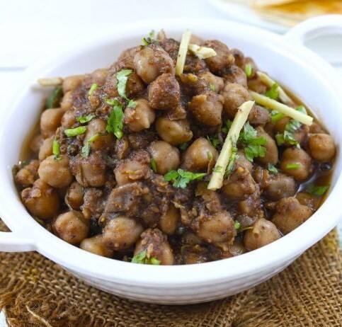 ચણાનો બીજો ફાયદો એ છે કે તેમાં આયર્ન પણ જોવા મળે છે. ચણાને ગોળ સાથે ખાવાથી આયર્નની ઉણપ દૂર થાય છે.