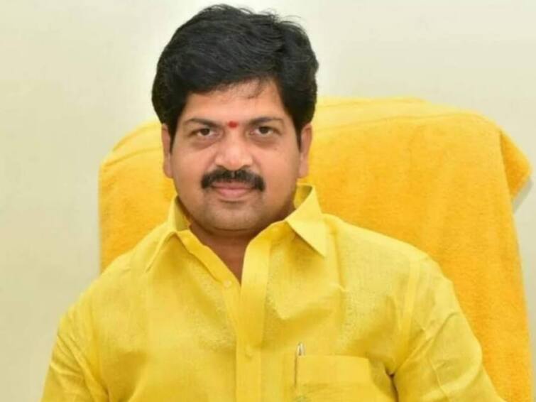 Tension at Nagayalanka Police Station in Krishna District Ex minister Ravindra: కృష్ణాజిల్లా నాగాయలంక పోలీస్ స్టేషన్ వద్ద ఉద్రిక్తత