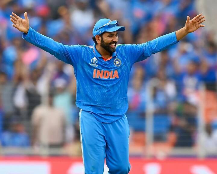 இதையடுத்து களத்திற்கு வந்த இந்திய அணியின் தொடக்க வீரர் கில் மற்றும் ரோஹித் தொடக்கம் முதலே அதிரடி காட்டினார் . இருவரும் பாகிஸ்தான் பந்து வீச்சாளர்களை சிதறடித்தனர். ஷாகின் பந்தில் அவுட்டாகி பெவிலியன் திரும்பினார் கில் .
