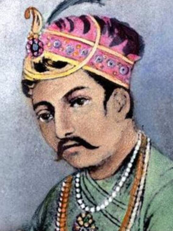 अकबर ने किसके कहने पर छोड़ दिया था गोमांस