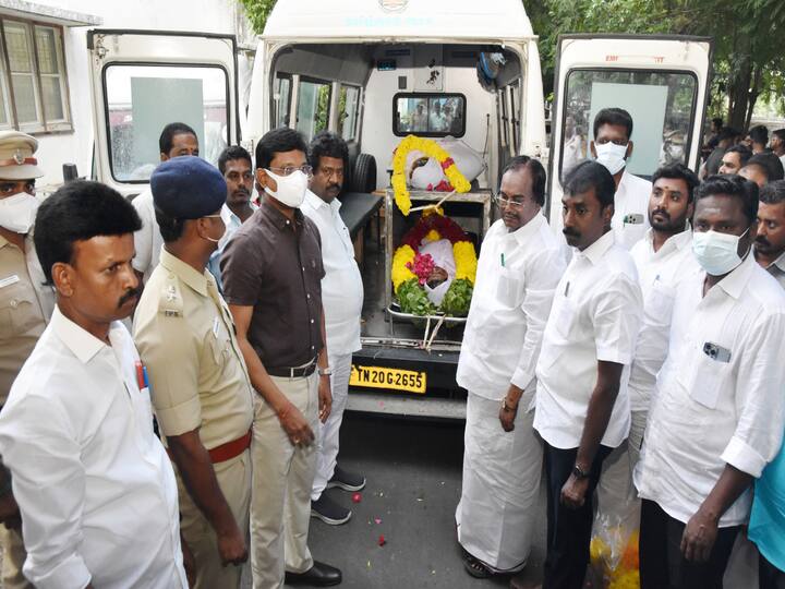 Thiruvannamalai 7 people died in a head-on collision with a lorry near Sengam Deputy Speaker bodies and paid tributes TNN செங்கம் அருகே சாலை விபத்தில்  7 பேர் உயிரிழப்பு;  உடல்களுக்கு துணை சபாநாயகர்‌ நேரில் அஞ்சலி