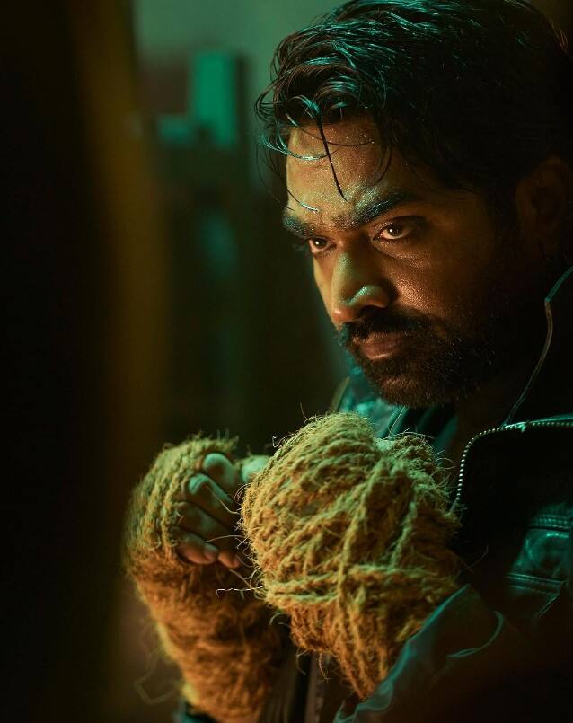 शाहरुख खान की सुपरहिट फिल्म 'जवान' में विजय सेतुपति विलेन के किरदार में नजर आ रहे हैं. फिल्म में वह एक देश के गद्दार का रोल प्ले कर रहे हैं.