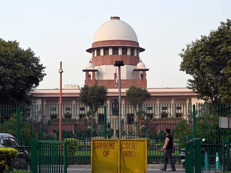 'Far More Draconian Than In British Era': Plea Filed In Supreme Court Seeking Stay On New Criminal Laws 'Far More Draconian Than In British Era': Plea Filed In Supreme Court Seeking Stay On New Criminal Laws