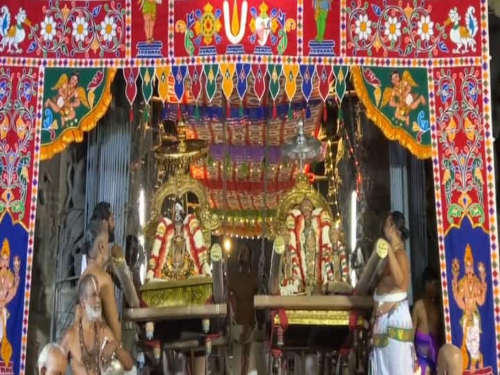 Navratri 2023 Utsava Festival at Kanchipuram Varadaraja Perumal Temple TNN Navratri 2023: நவராத்திரி விழா...கோலாகலமாக காட்சியளிக்கும் காஞ்சி வரதர் கோயில்
