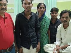 माणुसकीसाठी धावून आली माणुसकी,नदीत बुडणाऱ्या मुलांना वाचवलं, पण तो गाळात अडकला, बेशुद्ध झाला, त्यानंतर...