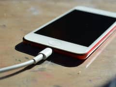 रात को सोने से पहले मोबाइल को चार्ज पर लगाते हैं? एक्सपर्ट से जानिए ऐसा क्यों नहीं करना चाहिए