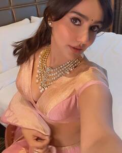 Neha sharma: નેહા શર્માનો સ્ટનિંગ નવરાત્રિ લૂક જુઓ દિવાના બની જશો, જુઓ તસવીરો