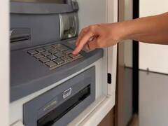 ATM Withdrawal : एटीएममधून पैसे निघाले नाहीत पण खात्यातून रक्कम कापली गेली? अशी मिळवा तुमची रक्कम