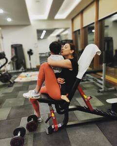 Kajal Raashi Khanna : காஜல் அகர்வால் குழந்தையுடன் விளையாடிய ராஷி கண்ணா!