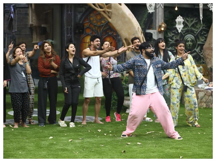 Bigg Boss Announces His Game Of 'Favouritism And Biasedness', Says 'Will Support What Favours The Show' Bigg Boss Announces His Game Of 'Favouritism And Biasedness', Says 'Will Support What Favours The Show'