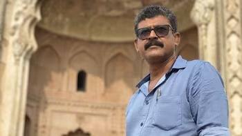 அதிர்ச்சியடைந்த படக்குழு ஷூட்டிங் பணிகளை நிறுத்திவிட்டு மருத்துவமனைக்கு விரைந்துள்ளனர். கலை இயக்குநர் மிலனின் உடல் இந்தியா வருவதற்கு படக்குழு முயற்சியில் ஈடுப்பட்டுள்ளனர்.