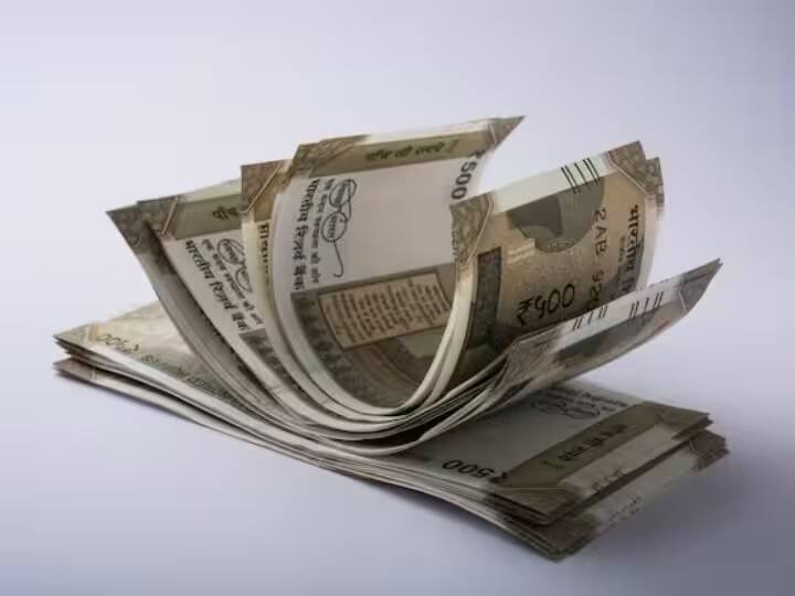 નાણાકીય વર્ષના પ્રથમ ત્રિમાસિક ગાળામાં પંજાબ એન્ડ સિંધ બેંકની નેટ એનપીએ 1.95 ટકા છે. જ્યારે આ સ્ટોકનો PE રેશિયો 23.2 છે. તેનું માર્કેટ કેપ રૂ. 29,246 કરોડ છે. આ સમયગાળા દરમિયાન બેન્ક ઓફ ઈન્ડિયાની કુલ NPA 1.65 ટકા છે. આ સ્ટોકનો PE રેશિયો 9.25 છે અને માર્કેટ કેપ રૂ. 43,867 કરોડ છે.