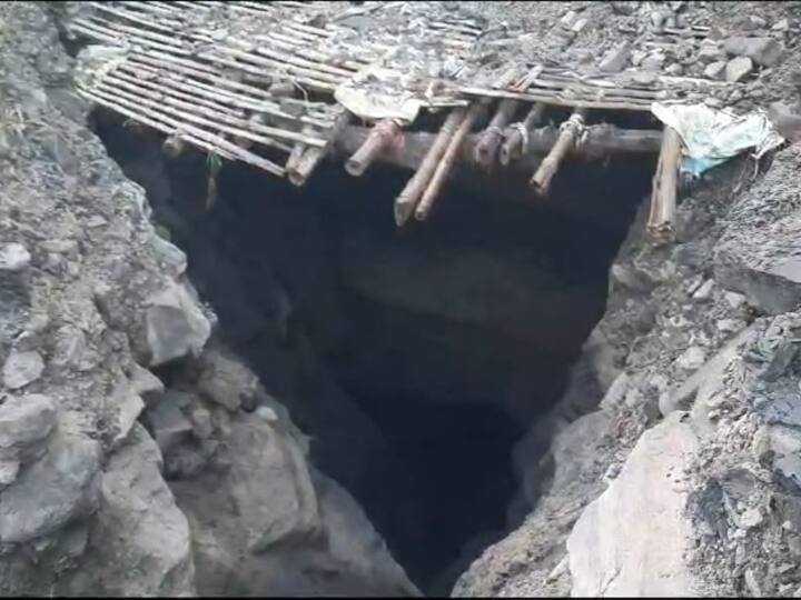 Dhanbad Illegal Coal Mining Two people died and eight are feared to be buried ANN Jharkhand News: धनबाद में अवैध कोयला उत्खनन के दौरान चाल धंसने से दो लोगों की मौत, आठ के दबे होने की आशंका