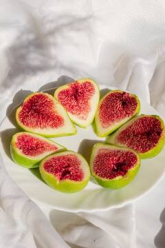 Soaked Figs Benefits : रक्तातील साखर नियंत्रणात ठेवायची असेल तर भिजवलेले अंजीर खा; वाचा फायदेच फायदे