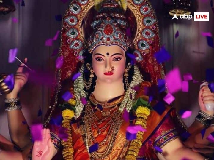 दुर्गा सप्तशती का पाठ करने से मां भगवती के भक्तों को इसका शुभ फल मिलता है और भौतिक सुख सुविधाओं की पूर्ति करता है.