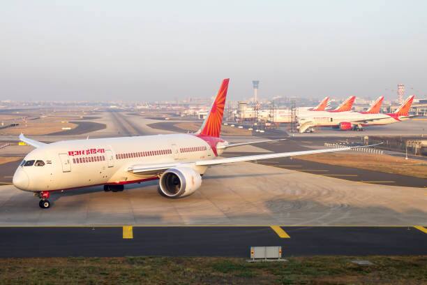 mumbai chhatrapati shivaji maharaj international airport shut down no flights for six hours on 17 october check timings Mumbai Airport Shut : मोठी बातमी! मुंबई विमानतळ 6 तासांसाठी बंद, एकही उड्डाण होणार नाही; यामागचं कारण काय?