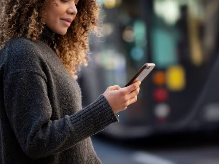 GSMA State of Mobile Internet Connectivity Report 2023 check worldwide users दुनिया की कुल आबादी में से कितने लोग चलाते हैं मोबाइल इंटरनेट? न यूज करने की 3 बड़ी वजह