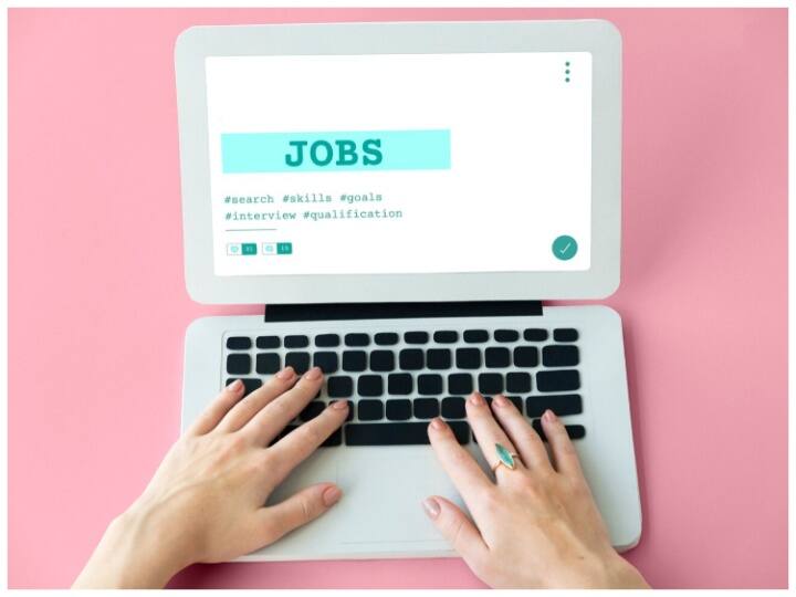 आवेदन केवल ऑनलाइन होंगे जिसके लिए कैंडिडेट्स को एयरपोर्ट अथॉरिटी ऑफ इंडिया की ऑफिशियल वेबसाइट पर जाना होगा. ऐसा करने के लिए वेबसाइट का पता ये है – aai.aero.