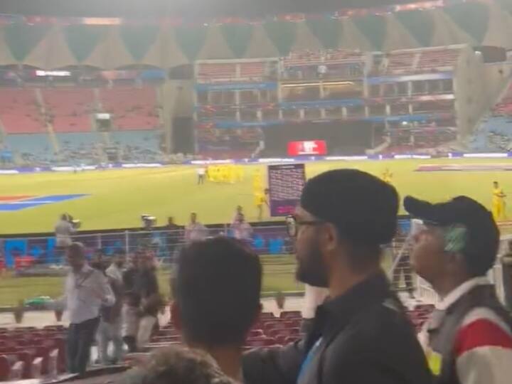 ODI World Cup 2023 AUS vs SL storm in Lucknow's Ekana Cricket stadium fans narrowly escaped watch video Watch: ऑस्ट्रेलिया-श्रीलंका मुकाबले में बाल-बाल बचे दर्शक, लखनऊ के इकाना स्टेडियम में तूफान की तबाही, वीडियो वायरल