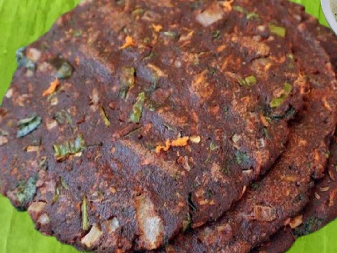 Finger Millet Roti: இட்லி தோசையை ஓரம் கட்டும் ராகி அடை.. 100 % ஆரோக்கியம்.. டக்குனு எப்படி செய்வது? ரெசிபி இதோ..