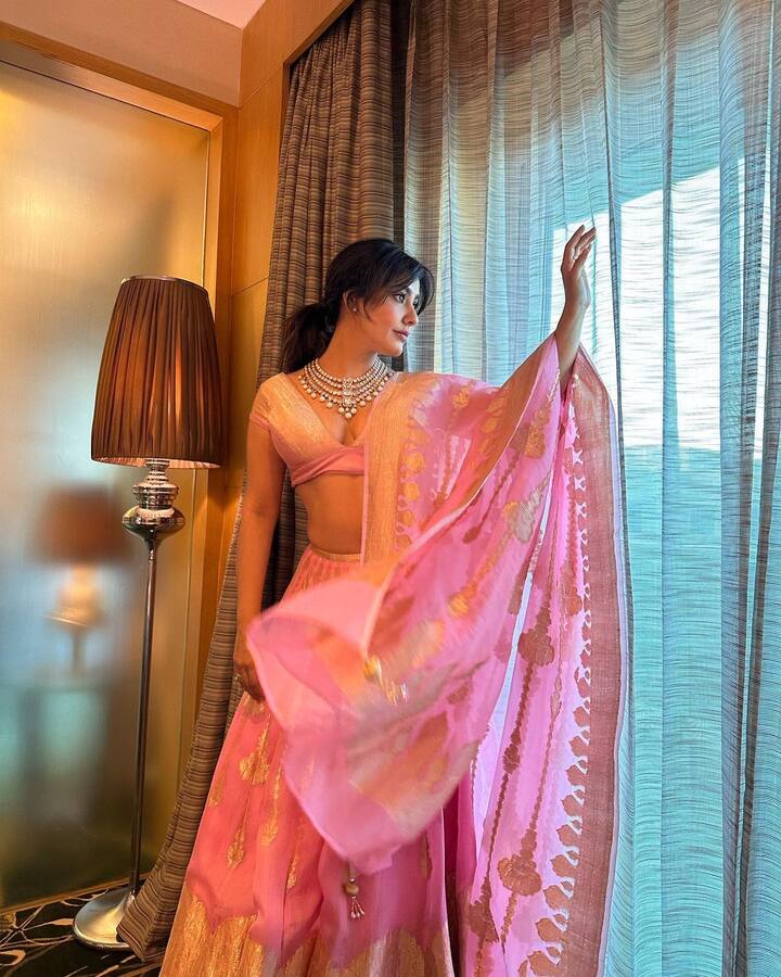 'જોગીરા સારા રા રા' ફેમ અભિનેત્રી નેહા શર્મા તેની ફિલ્મો કરતાં તેના બોલ્ડ લુક માટે વધુ ચર્ચામાં રહે છે.