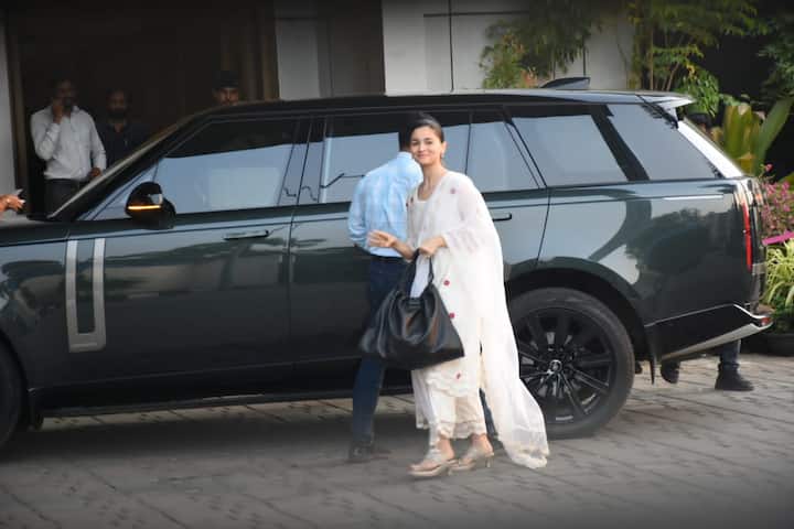 રણબીર કપૂર અને આલિયા ભટ્ટ દિલ્હી આવી રહ્યા છે. અહીં બંને નેશનલ એવોર્ડમાં ભાગ લેશે.