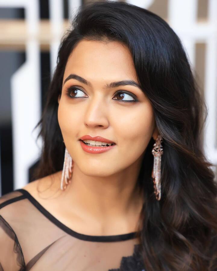 இந்தாண்டின் தொடக்கத்தில் வெளியான டாடா படத்தில் கவினுக்கு ஜோடியாக நடித்தார்.