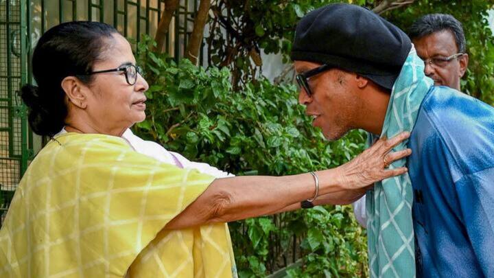 Ronaldinho Meets Mamata: মুখ্যমন্ত্রীর বাড়িতে ১৫ মিনিট মতো ছিলেন কিংবদন্তি ফুটবলার রোনাল্ডিনহো।