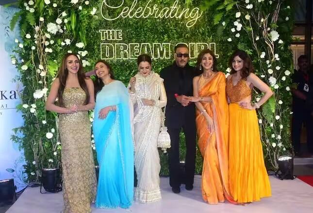 હેમાની બર્થડે પાર્ટીમાં સામેલ થયેલી તમામ અભિનેત્રીઓ પણ મસ્તીના મૂડમાં જોવા મળી હતી. આ તસવીરમાં રાની રેખાનો હાથ પકડીને જોઈ શકાય છે. ઇશા દેઓલ પણ તેની સાથે ખૂબ જ ખુશ દેખાઈ રહી છે.