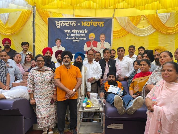 On the occasion of CM Manns birthday a blood donation camp was organized in every assembly constituency Punjab News:  ਸੀਐਮ ਮਾਨ ਦੇ ਜਨਮ ਦਿਨ ਮੌਕੇ ਹਰ ਵਿਧਾਨ ਸਭਾ ਹਲਕੇ ਵਿੱਚ ਲਾਇਆ ਗਿਆ ਖੂਨਦਾਨ ਕੈਂਪ