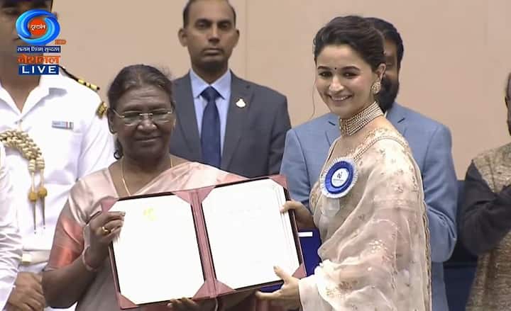 Alia got the Best Actress Award for her film Gangubai Kathiawadi.
