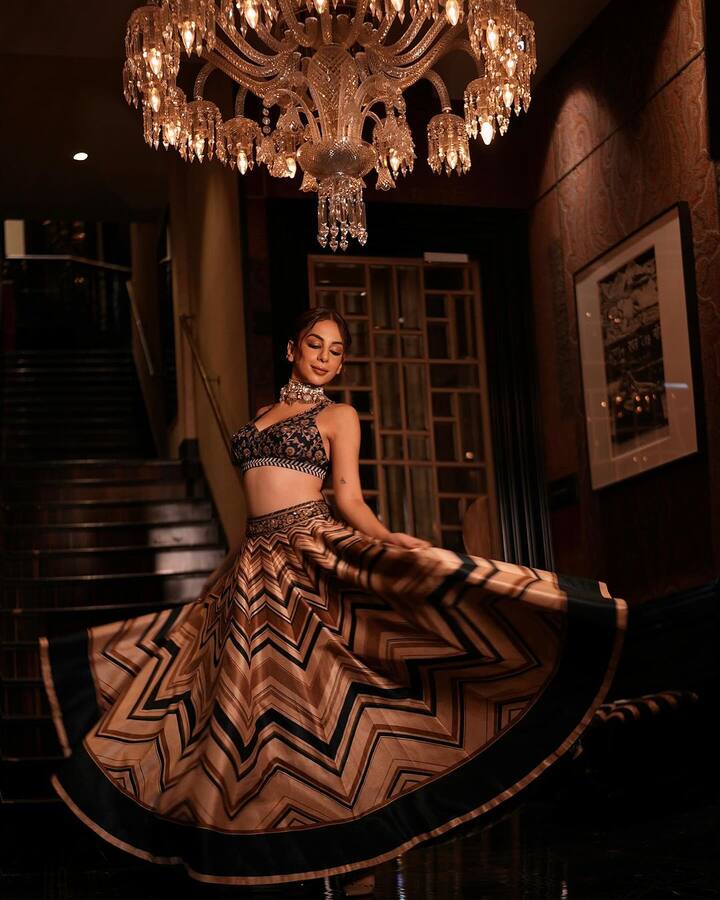 એથનિક લૂકમાં એક્ટ્રેસ ખૂબ જ સુંદર લાગી રહી છે.