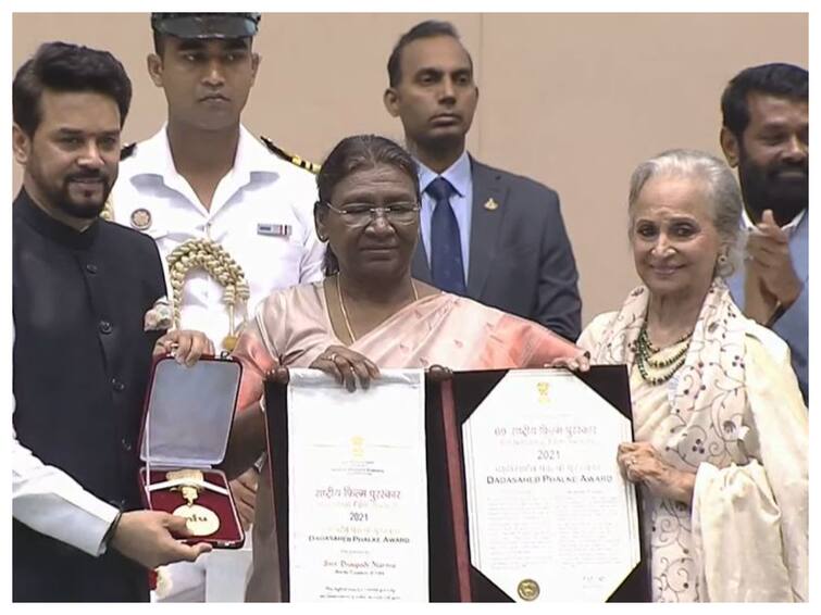 Waheeda Rehman Gets Emotional As Receives Dadasaheb Phalke Award: 'Remember Me As Good Human Being' Waheeda Rehman Gets Emotional As She Receives Dadasaheb Phalke Award: 'Remember Me As Good Human Being'