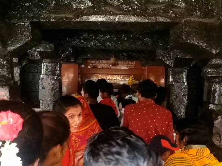यादवांचा किल्ला बांधणाऱ्या कारागिरांकडून रत्नाने महादेवाची पिंड तयार करुन घेतली. श्रावण महिन्यात दररोज पूजेसाठी येथे येण्याचा संकल्प तिने केला.