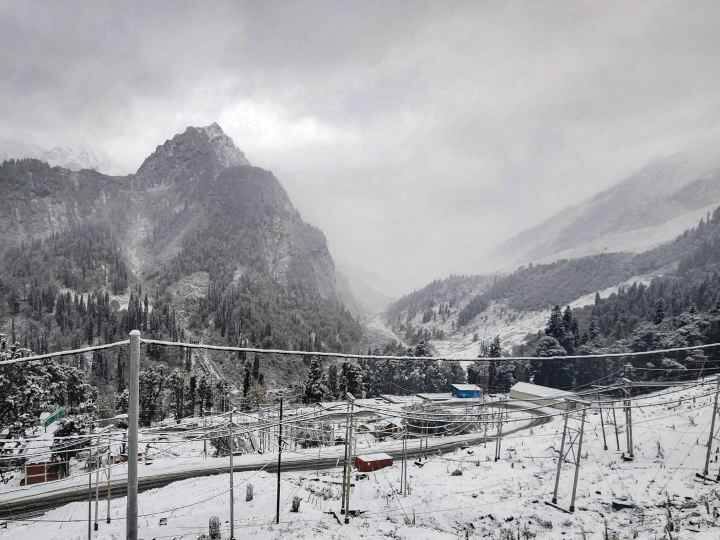 Snowfall in Kashmir or himachal what effect does in delhi Snowfall: काश्मीर आणि हिमाचलमध्ये बर्फवृष्टी; पण परिणाम दिल्लीवरही, जाणून घ्या यामागील कारण