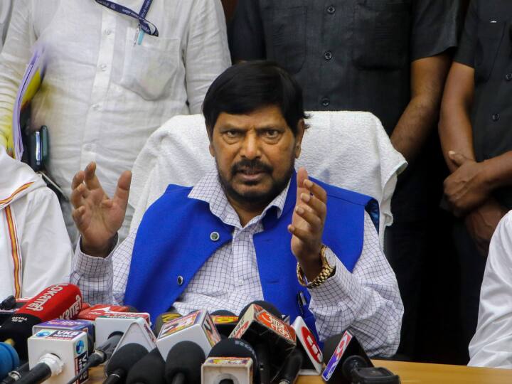 Ramdas Athawale demanded Shiv Sena NCP BJP ministerial post for his party RPI in Maharashtra Maharashtra Politics: रामदास अठावले ने की RPI के लिए महाराष्ट्र सरकार में मंत्री पद की मांग, कहा- 'बीजेपी-शिवसेना की...'