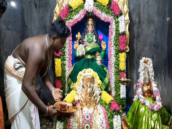 Navratri 2023 : நவராத்திரி விழாவால் கோலாகலமாக காட்சி அளிக்கும் காஞ்சிபுரம்..! பக்தி வெள்ளத்தில் பக்த கோடிகள்..!