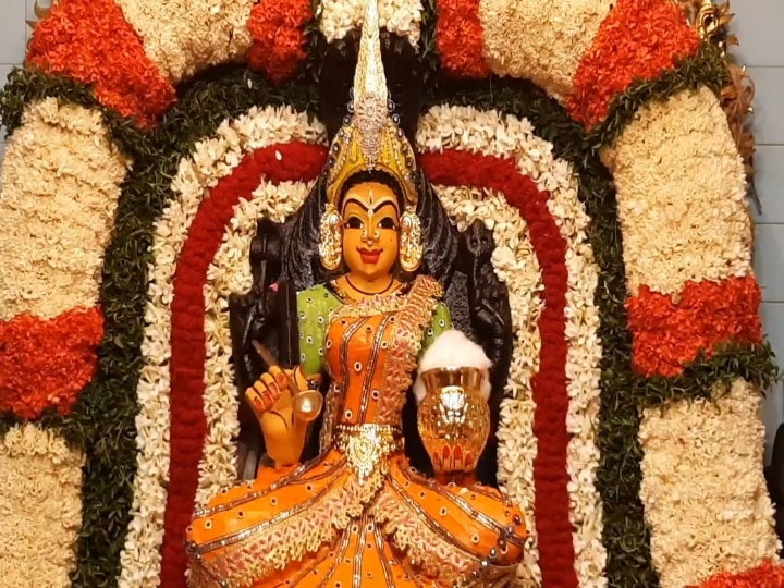 Navratri 2023 : நவராத்திரி விழாவால் கோலாகலமாக காட்சி அளிக்கும் காஞ்சிபுரம்..! பக்தி வெள்ளத்தில் பக்த கோடிகள்..!