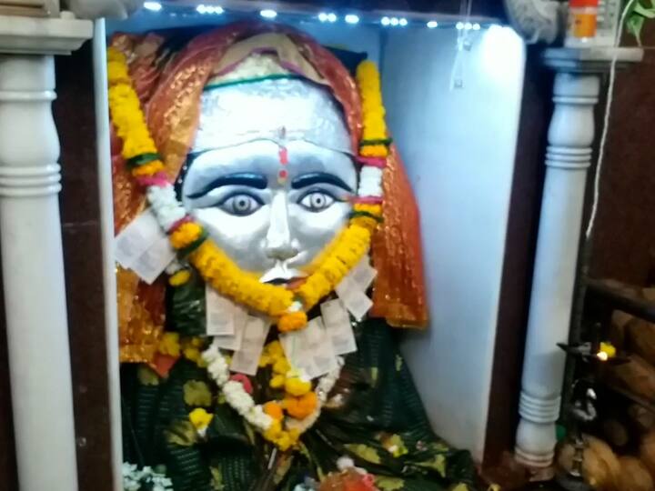 दरवर्षी नवरात्र उत्सव काळात या ठिकाणी भाविक मोठ्या संख्येने दर्शनासाठी येतात.