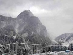 कश्मीर और लद्दाख में बर्फबारी, पर्यटकों ने कहा- बिल्कुल स्वर्ग जैसा, आप भी देखें तस्वीरें